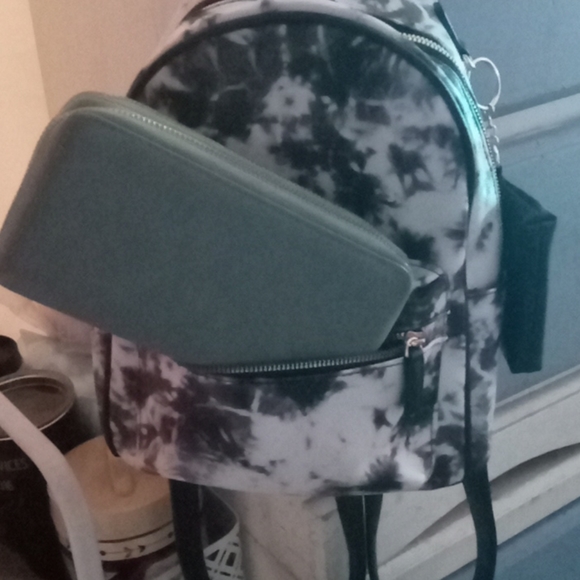 Marble Backpack w/ matching coin purse and wallet - Picture 2 of 3